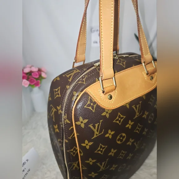 🔥😍 Beautiful Condition😍🔥 Authentic  Louis Vuitton Monogram Excursion  Bag - Picture 14 of 15